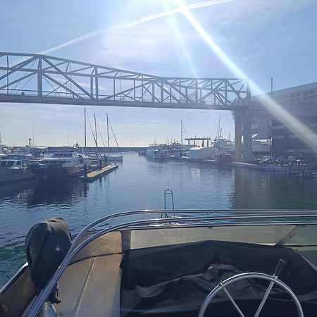 Amazing Boat To Sleep In Barcelona Hotel ซานต์อาเตรียเดเบซอซ ภายนอก รูปภาพ