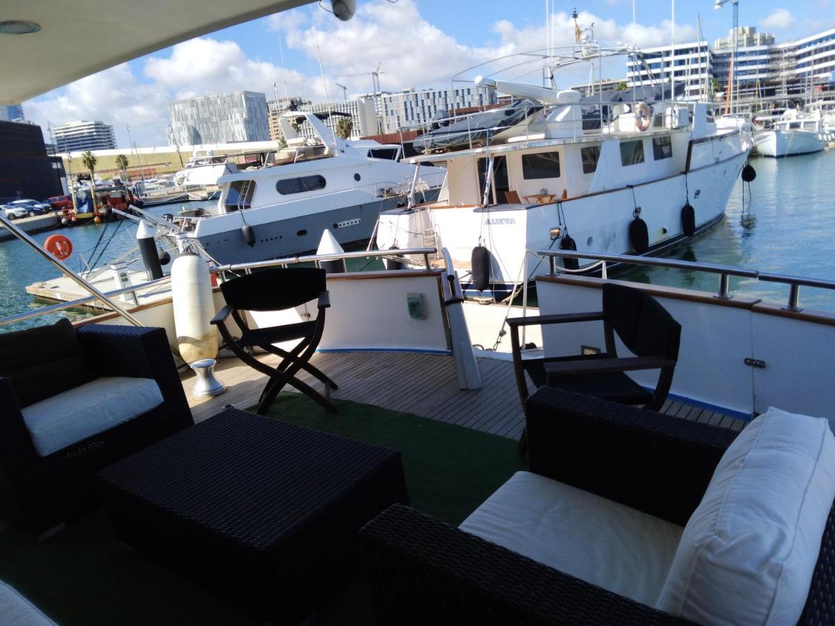Amazing Boat To Sleep In Barcelona Hotel ซานต์อาเตรียเดเบซอซ ภายนอก รูปภาพ