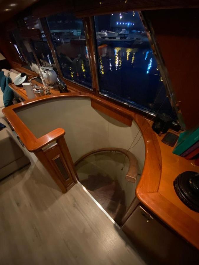 Amazing Boat To Sleep In Barcelona Hotel ซานต์อาเตรียเดเบซอซ ภายนอก รูปภาพ