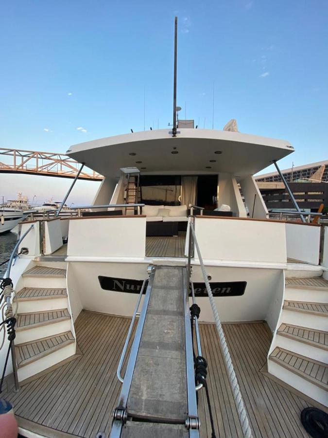 Amazing Boat To Sleep In Barcelona Hotel ซานต์อาเตรียเดเบซอซ ภายนอก รูปภาพ