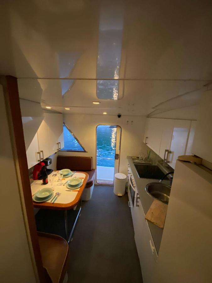 Amazing Boat To Sleep In Barcelona Hotel ซานต์อาเตรียเดเบซอซ ภายนอก รูปภาพ