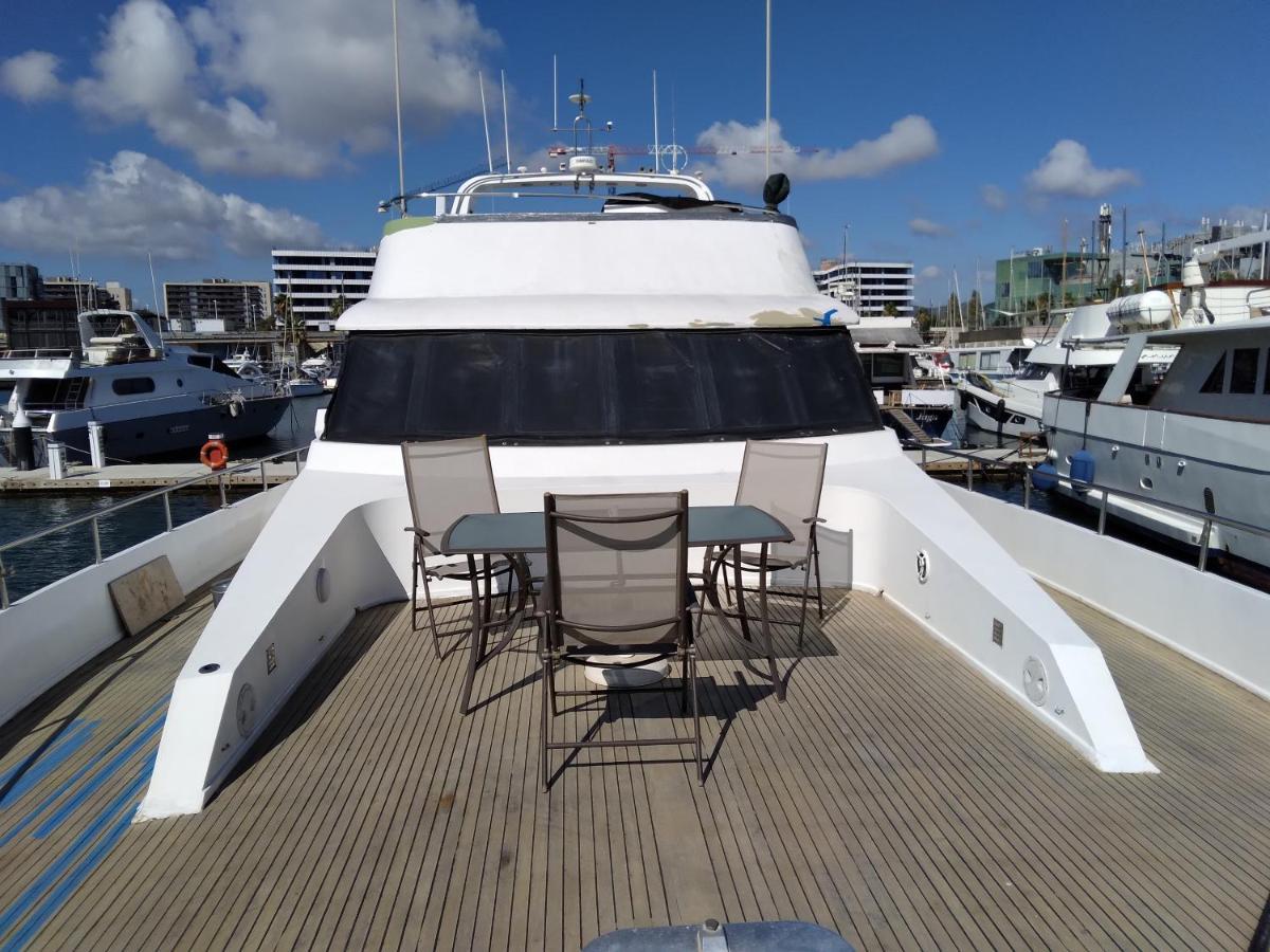 Amazing Boat To Sleep In Barcelona Hotel ซานต์อาเตรียเดเบซอซ ภายนอก รูปภาพ