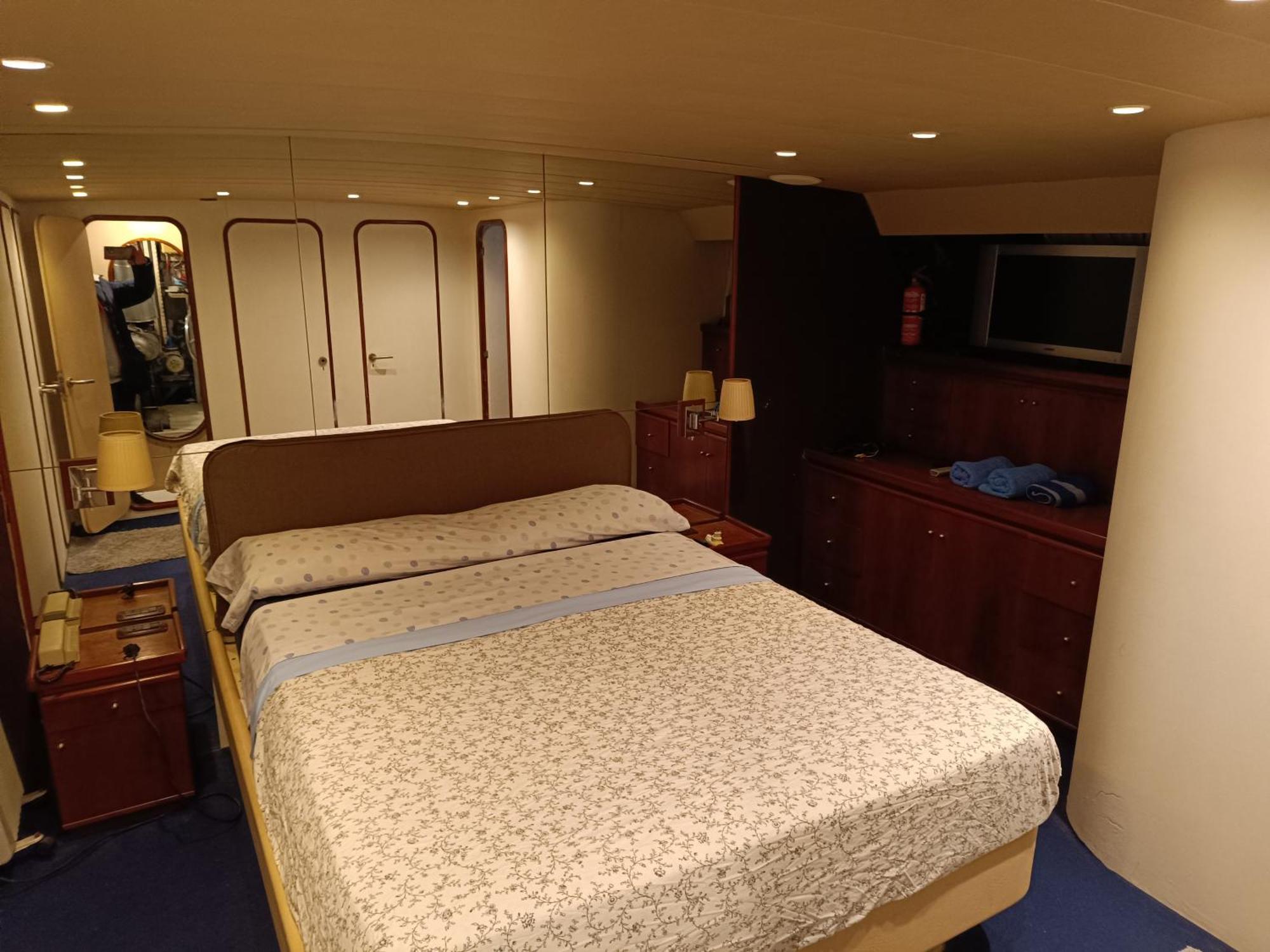 Amazing Boat To Sleep In Barcelona Hotel ซานต์อาเตรียเดเบซอซ ภายนอก รูปภาพ