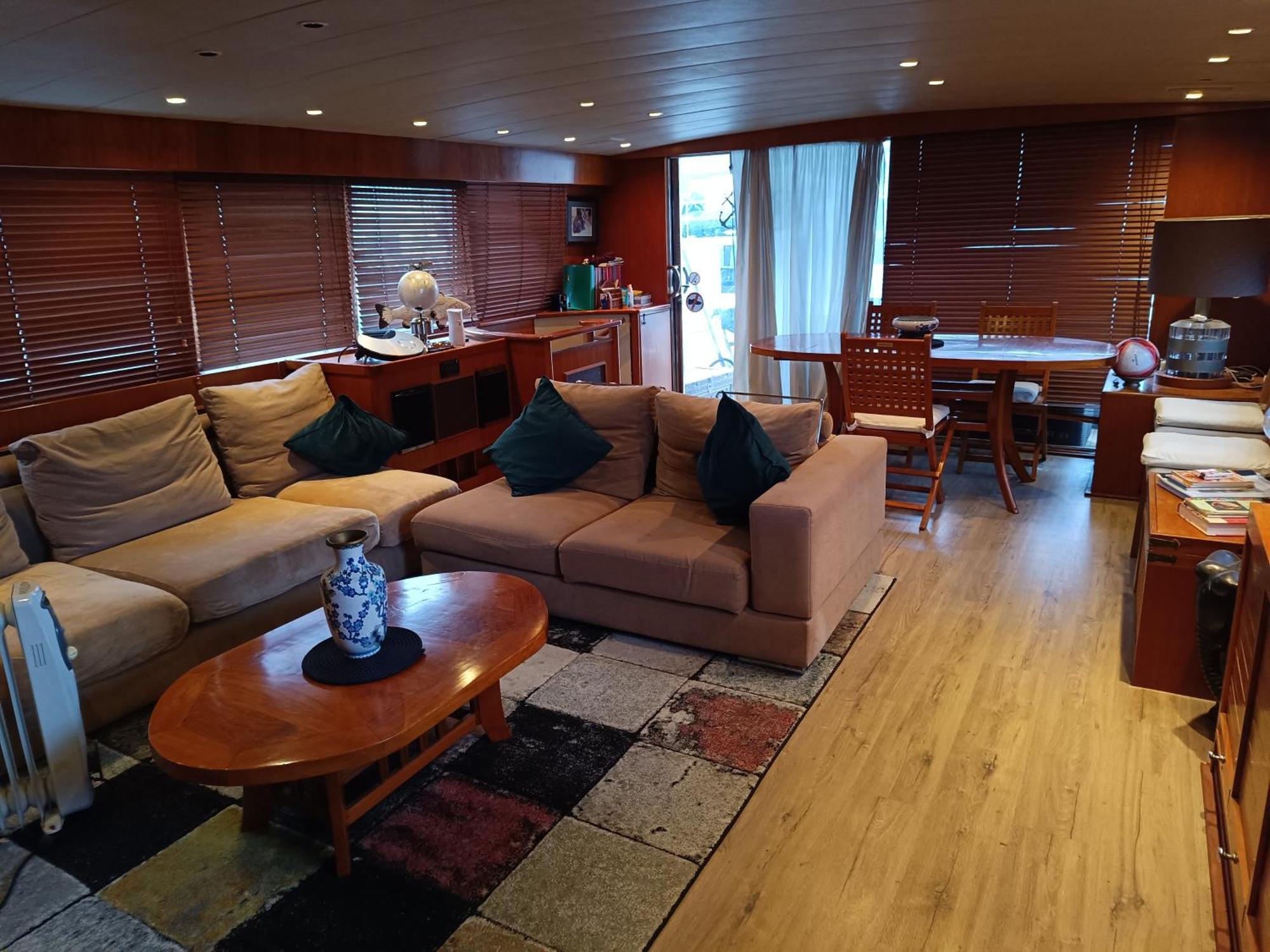 Amazing Boat To Sleep In Barcelona Hotel ซานต์อาเตรียเดเบซอซ ภายนอก รูปภาพ